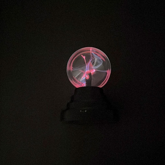Plasma lamp/Ball/Orb. Plasma Electric Nebula lightning Ball, Touch Sensitive. - Picture 4 of 5